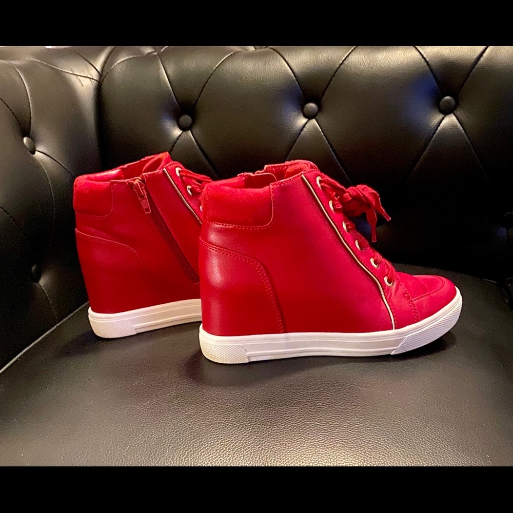 Red wedge sneakers